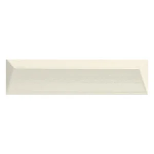 A white rectangular plate with a line of lines on it.